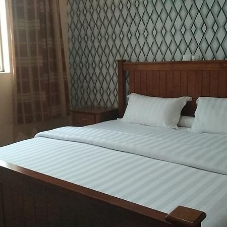 Hotel Saint-Jean Котону Екстериор снимка